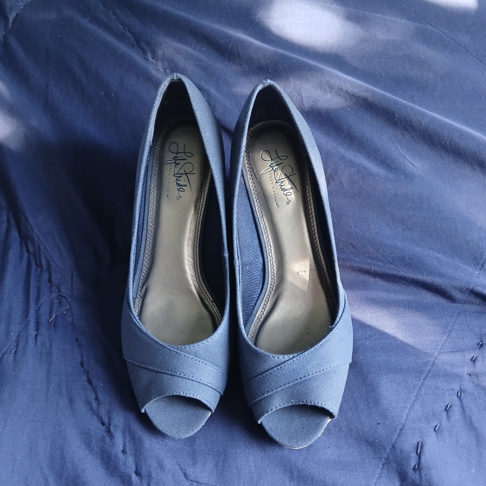Life Stride Women's Navy Blue heels size 8.5 M